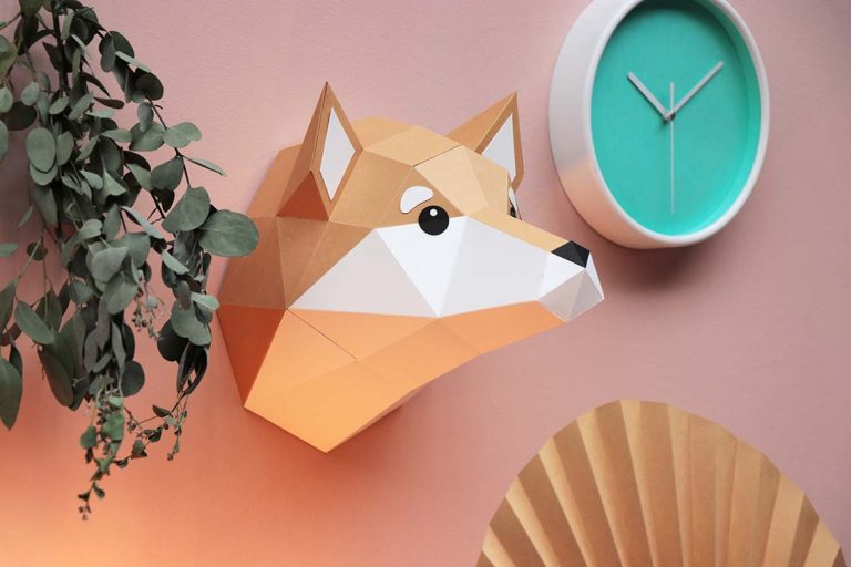 Assembli shiba inu on wall